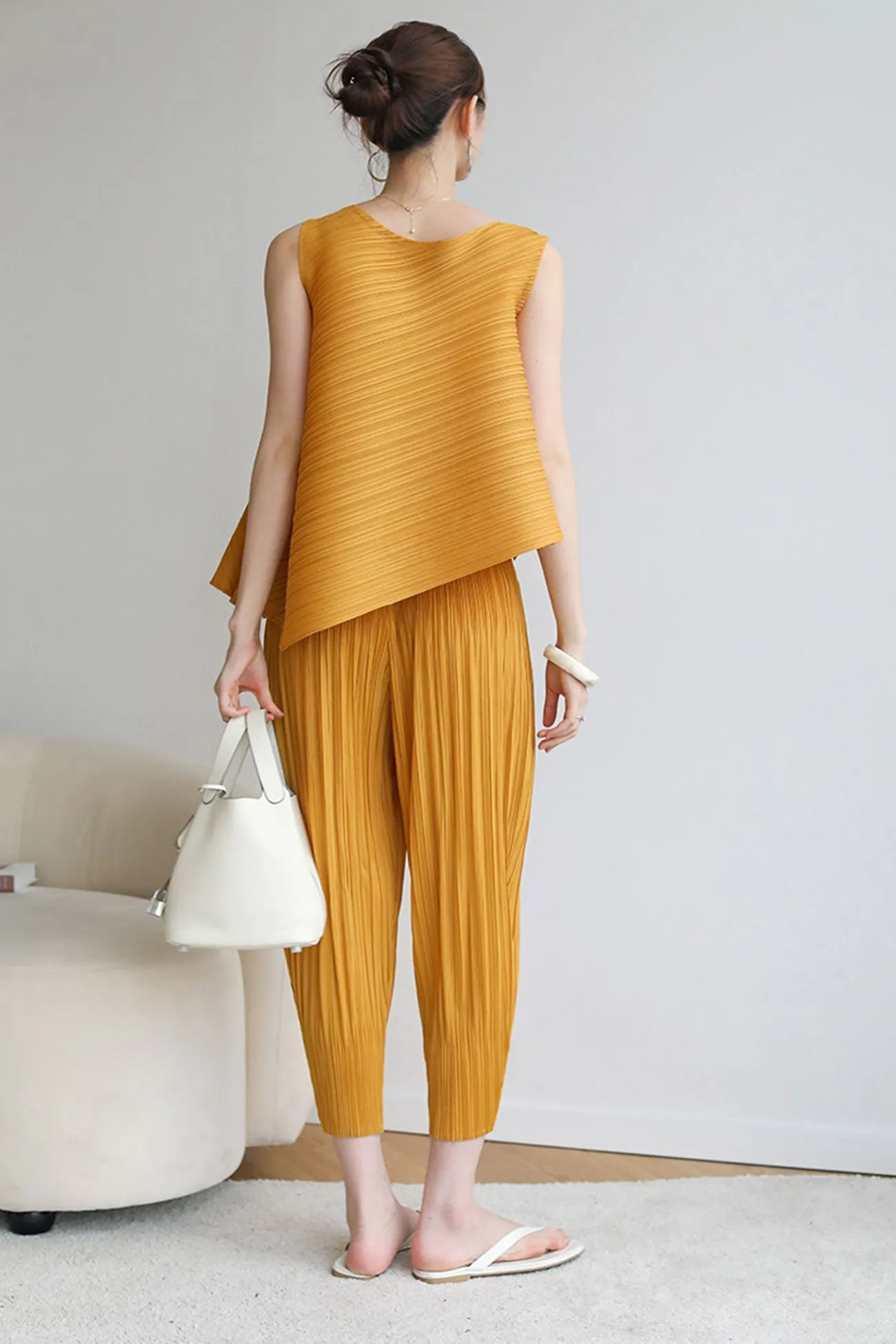 Pleated Sleeveless Crew Neck Tops